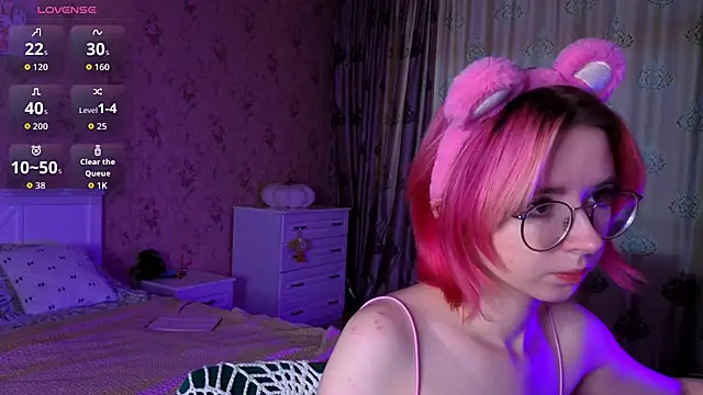 Snapshot of Nora_Failure chatting on 15, 10, 2025 Nora Failure online show from 15, 10, 2025