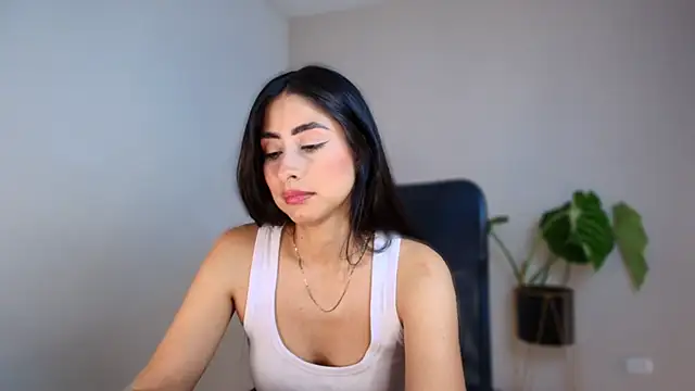 auroracaruso11 online show from 15, 12, 2025