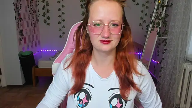 Snapshot of KrisTyBooBsin chatting on 18, 9, 2025 KrisTyBooBsin online show from 18, 9, 2025