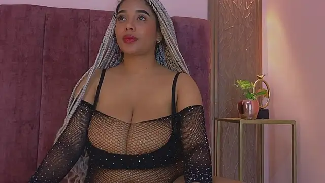 Snapshot of Emy_leon chatting on 8, 11, 2025 Emy leon online show from 8, 11, 2025