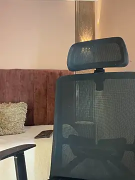 Snapshot of Emy_leon chatting on 8, 2, 2026 Emy leon online show from 8, 2, 2026