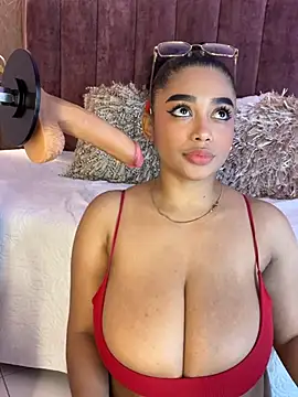 Snapshot of Emy_leon chatting on 13, 2, 2026 Emy leon online show from 13, 2, 2026