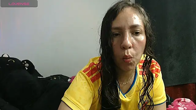 Snapshot of naihroby chatting on 4, 7, 2026 naihroby online show from 4, 7, 2026