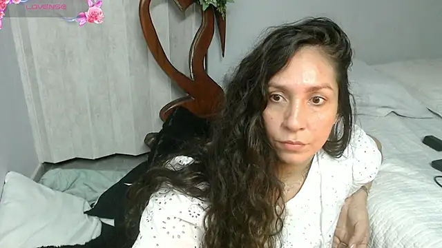 Snapshot of naihroby chatting on 7, 7, 2026 naihroby online show from 7, 7, 2026