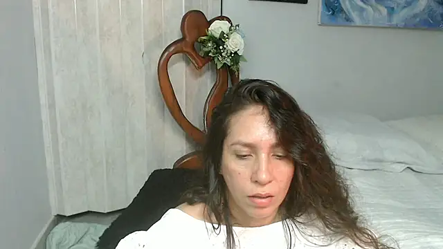 Snapshot of naihroby chatting on 7, 7, 2026 naihroby online show from 7, 7, 2026