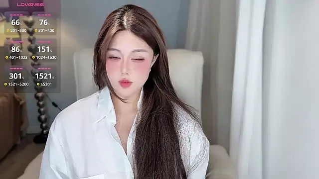 Strawberrybabyy1 online show from 5, 12, 2024