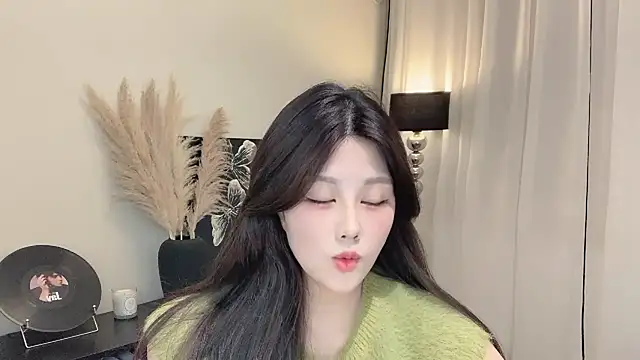 Strawberrybabyy1 online show from 7, 3, 2025