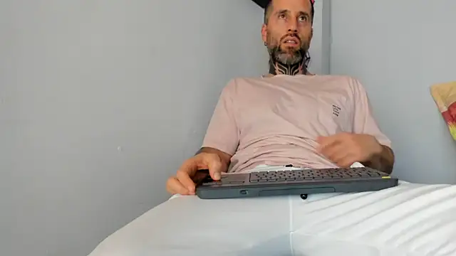 Antoniohot2024 online show from 21, 2, 2025