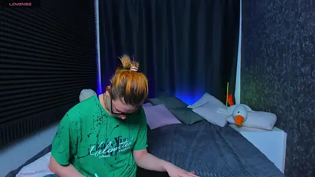 KIKI Krash online show from 27, 2, 2025