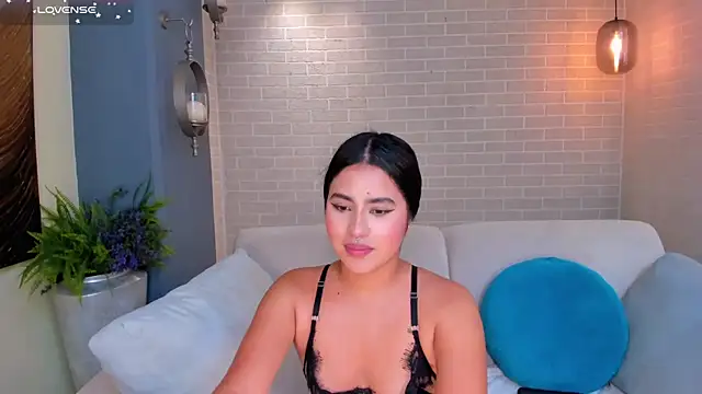 IsabellaHill  online show from 20, 12, 2024