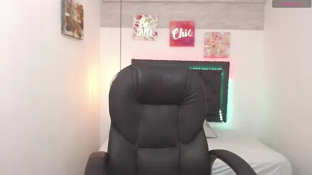 Nahomi-Hill online show from 11, 1, 2025