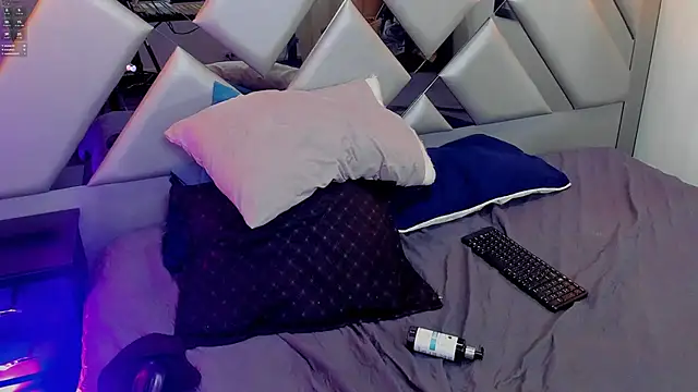 Nahomi-Hill online show from 16, 3, 2025