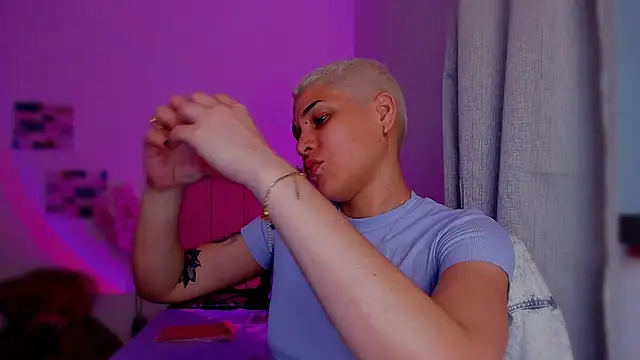 Charlee pink online show from 27, 2, 2026