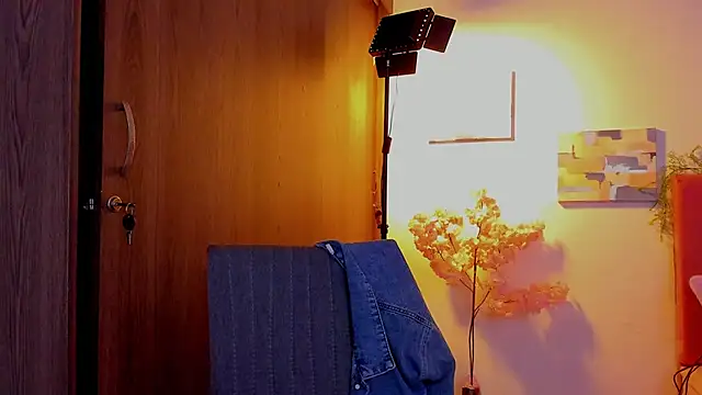 Snapshot of Charlee_pink chatting on 21, 3, 2026 Charlee pink online show from 21, 3, 2026