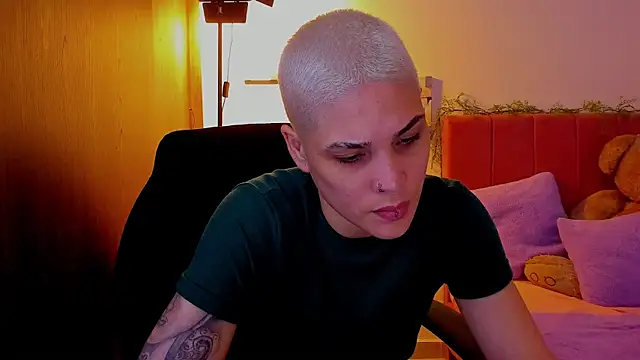 Snapshot of Charlee_pink chatting on 1, 4, 2026 Charlee pink online show from 1, 4, 2026