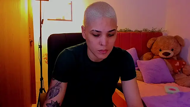 Snapshot of Charlee_pink chatting on 1, 4, 2026 Charlee pink online show from 1, 4, 2026