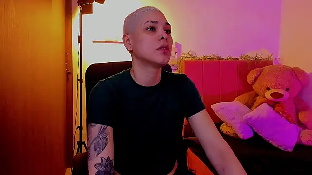 Snapshot of Charlee_pink chatting on 3, 4, 2026 Charlee pink online show from 3, 4, 2026