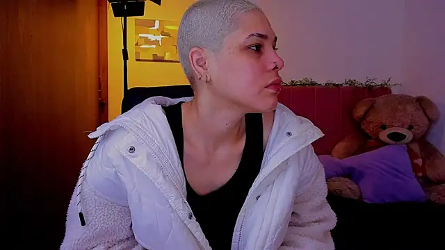 Snapshot of Charlee_pink chatting on 5, 4, 2026 Charlee pink online show from 5, 4, 2026