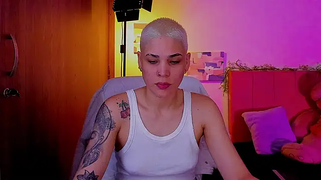 Snapshot of Charlee_pink chatting on 7, 4, 2026 Charlee pink online show from 7, 4, 2026