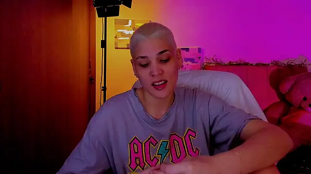 Snapshot of Charlee_pink chatting on 8, 4, 2026 Charlee pink online show from 8, 4, 2026