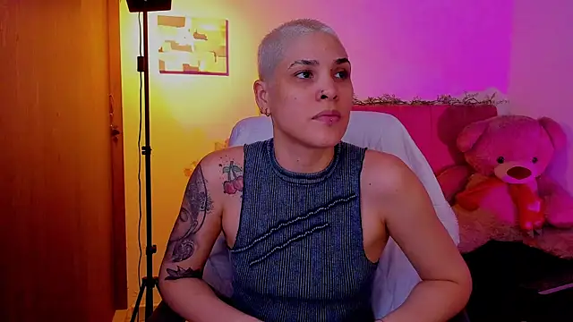 Snapshot of Charlee_pink chatting on 9, 4, 2026 Charlee pink online show from 9, 4, 2026