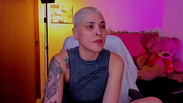 Snapshot of Charlee_pink chatting on 9, 4, 2026 Charlee pink online show from 9, 4, 2026