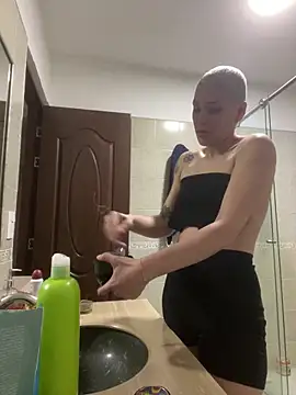 Snapshot of Charlee_pink chatting on 12, 4, 2026 Charlee pink online show from 12, 4, 2026