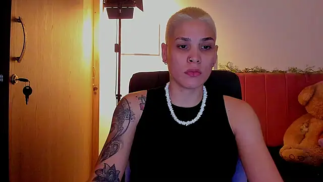 Snapshot of Charlee_pink chatting on 15, 4, 2026 Charlee pink online show from 15, 4, 2026