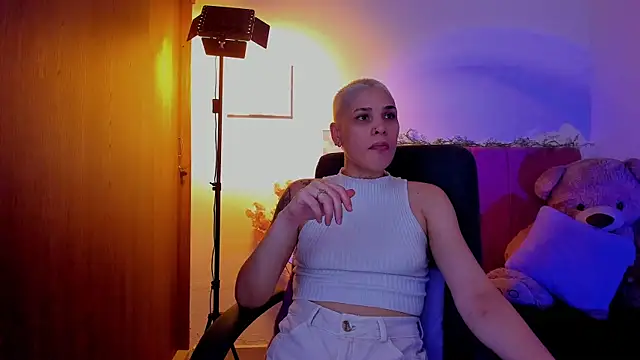 Snapshot of Charlee_pink chatting on 15, 4, 2026 Charlee pink online show from 15, 4, 2026