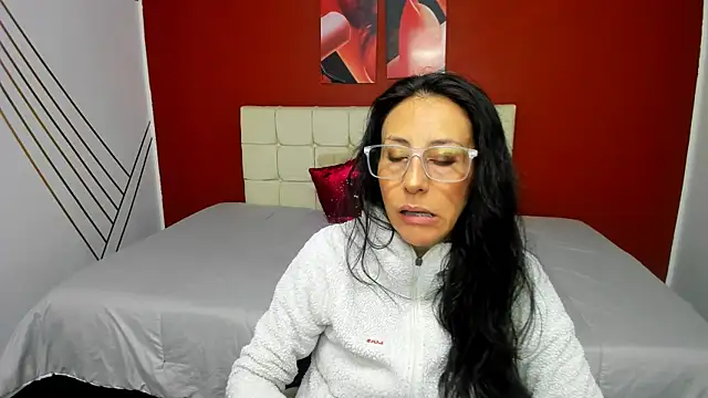 Abrillee1 online show from 21, 12, 2024