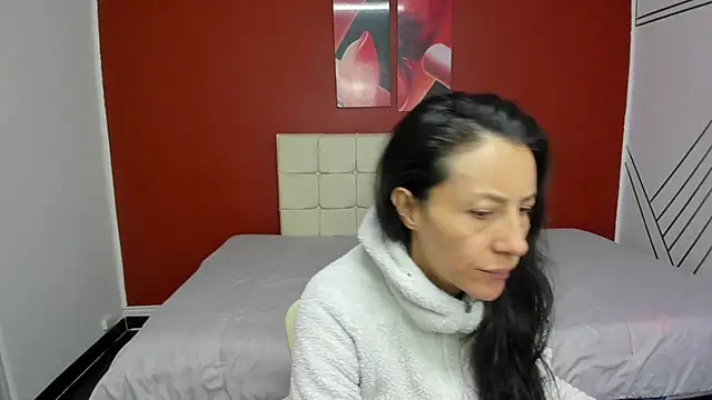 Abrillee1 online show from 5, 3, 2025