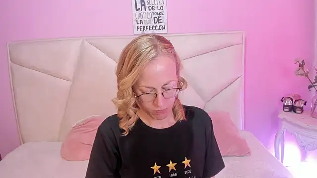 Snapshot of SammySanders chatting on 15, 9, 2025 SammySanders online show from 15, 9, 2025