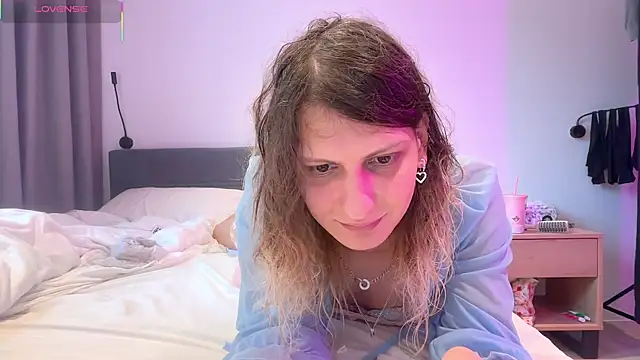 Alice Pinkhead online show from 24, 10, 2025