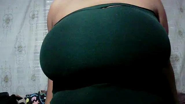 Snapshot of tripplexhoney101 chatting on 10, 11, 2025 tripplexhoney101 online show from 10, 11, 2025