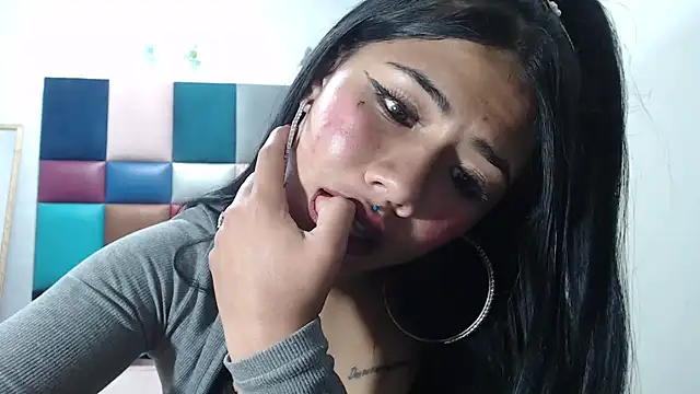 lily jamesx online show from 24, 1, 2025