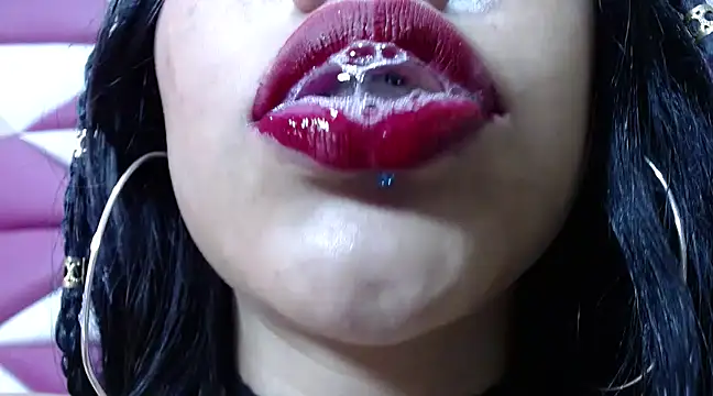 lily jamesx online show from 24, 2, 2025