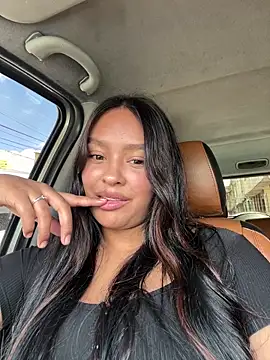 Snapshot of _NINA chatting on 15, 10, 2025 NINA online show from 15, 10, 2025