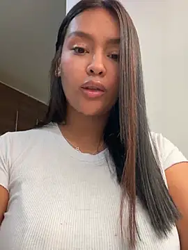 Snapshot of _NINA chatting on 7, 2, 2026 NINA online show from 7, 2, 2026