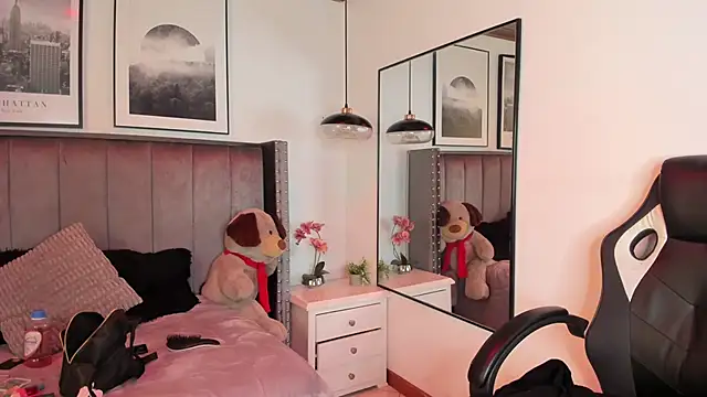 Alaia Cute online show from 13, 9, 2025