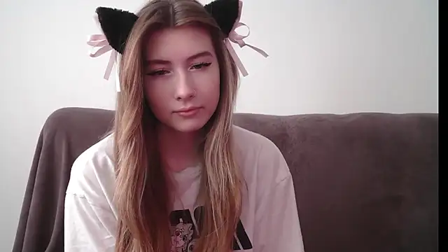 ErikaShyy online show from 12, 12, 2024