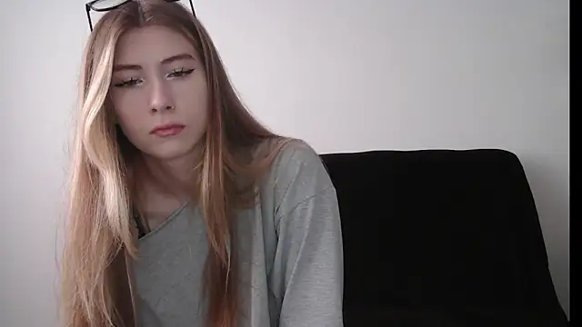 ErikaShyy online show from 19, 9, 2025