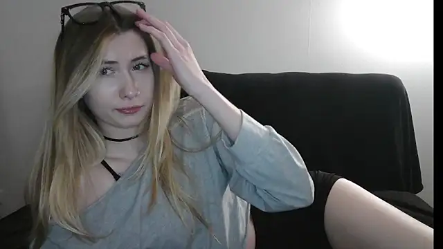 ErikaShyy online show from 3, 3, 2026