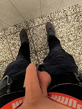 geilehecke1 online show from 17, 3, 2025