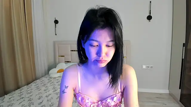 Lola Peach online show from 15, 1, 2026