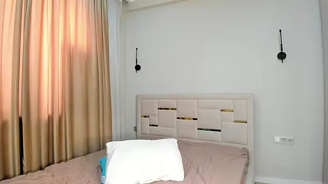 Snapshot of Lola_Peach chatting on 15, 2, 2026 Lola Peach online show from 15, 2, 2026