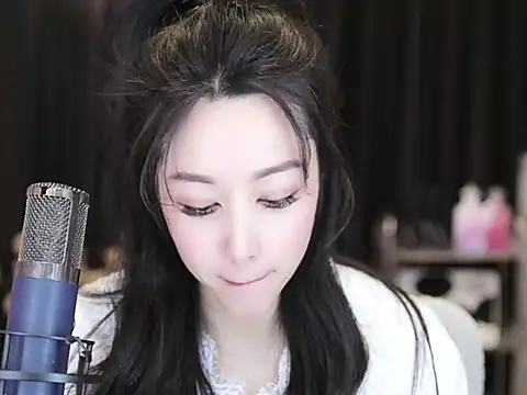 Nuyoah-77 online show from 19, 1, 2025