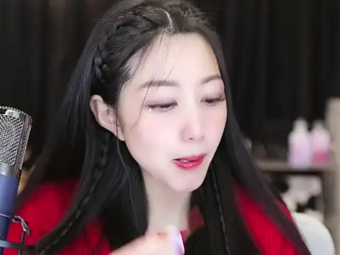 Nuyoah-77 online show from 2, 2, 2025