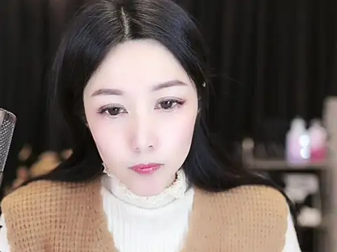 Nuyoah-77 online show from 5, 2, 2025