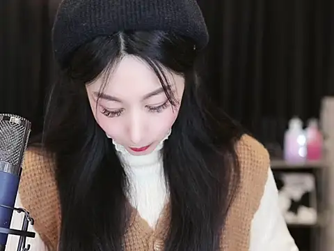 Nuyoah-77 online show from 5, 2, 2025