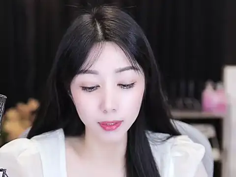 Nuyoah-77 online show from 17, 9, 2025